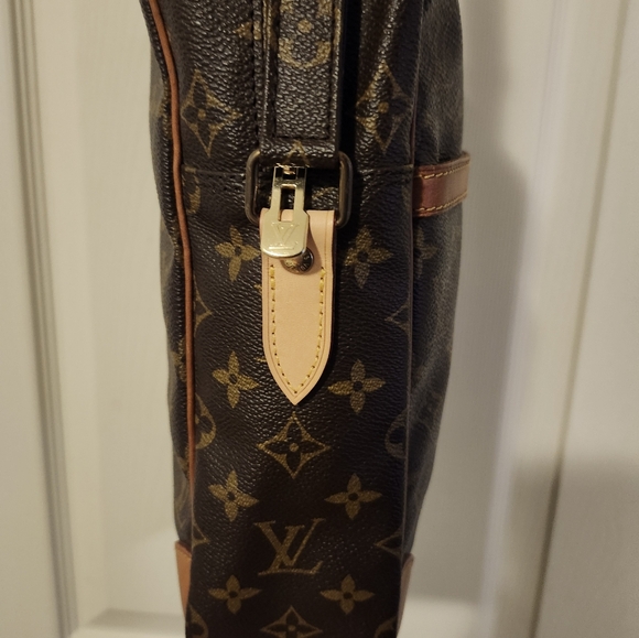 Authentic Louis Vuitton Danube MM - Picture 3 of 16